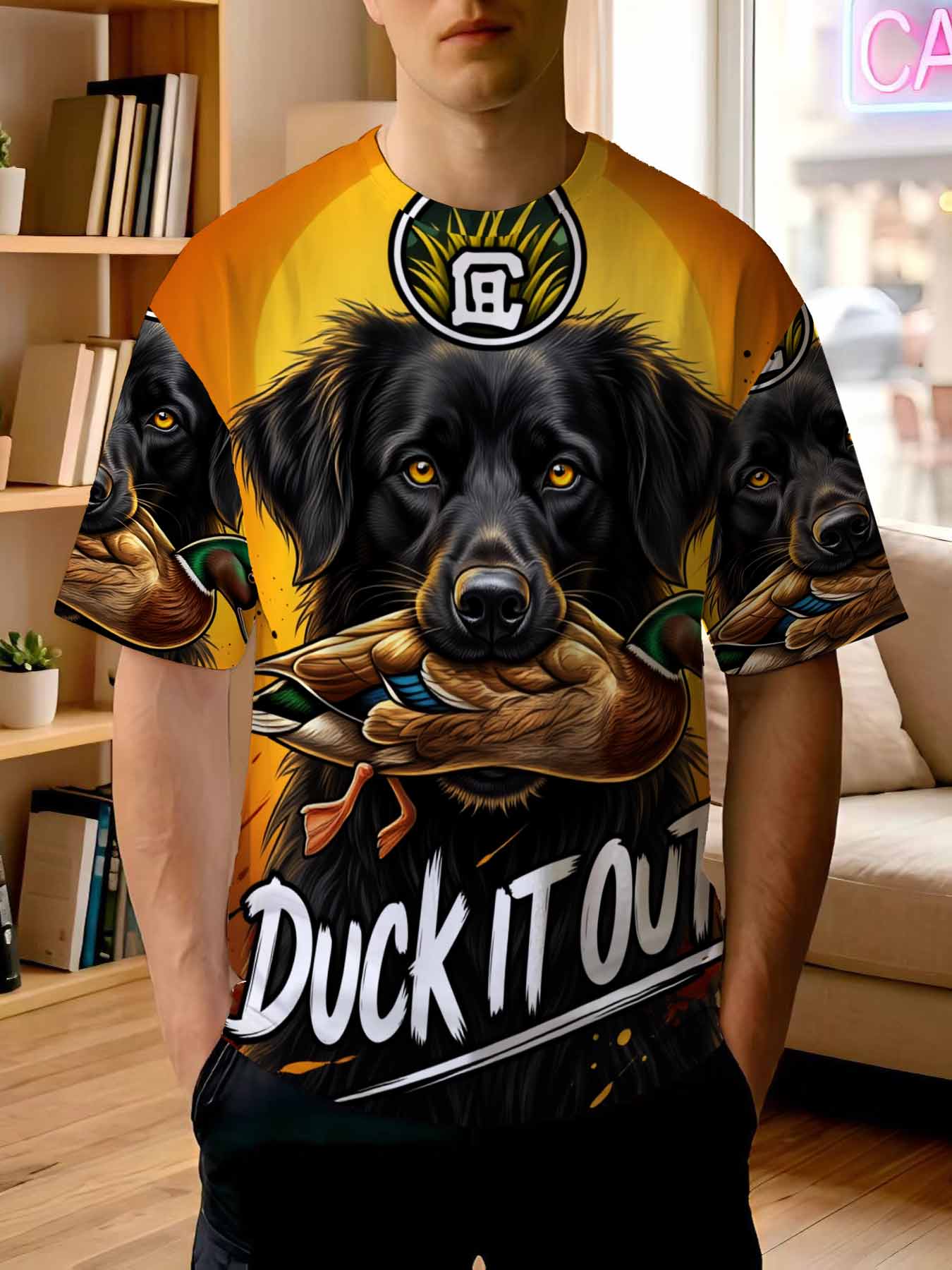 Outdoor Hunting Graphic Tees - เสื้อยืดพิมพ์ลายใหม่ปี 2026 เสื้อยืดธีมล่าสัตว์กลางแจ้งสำหรับผู้ชาย พร้อมลายกราฟิกสุนัขพันธุ์รีทรีฟเวอร์กำลังพาเป็ดมัลลาร์ด เสื้อยืดลำลอง