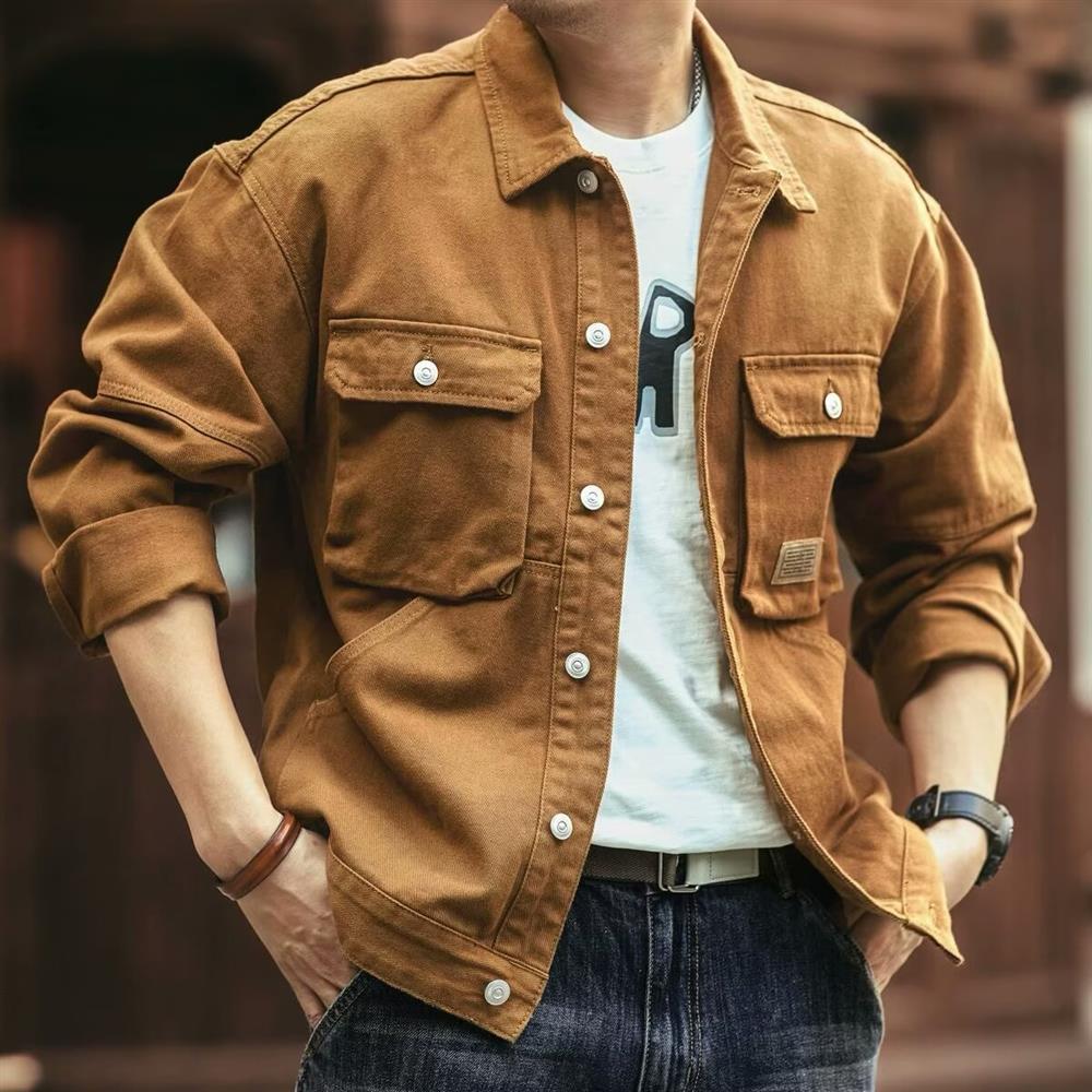 Hunting Outdoor Brand - แจ็คเก็ตยีนส์สไตล์อเมริกันย้อนยุคสำหรับผู้ชาย ทรงหลวม สไตล์ล่าสัตว์กลางแจ้ง แบรนด์ทันสมัย แฟชั่นฤดูใบไม้ร่วงและฤดูหนาว พร้อมกระเป๋า