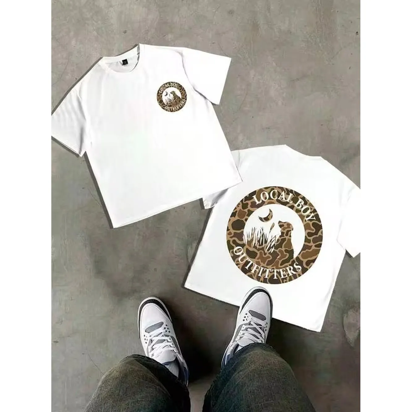 Outdoor Hunting Graphic Tees - เสื้อยืดลายวงกลมลายพรางทะเลทรายโคโยตี้มูนจาก Local Boy Outfitters พิมพ์ลายกราฟิกสองด้านด้านหน้าและด้านหลัง สไตล์วินเทจตะวันตก